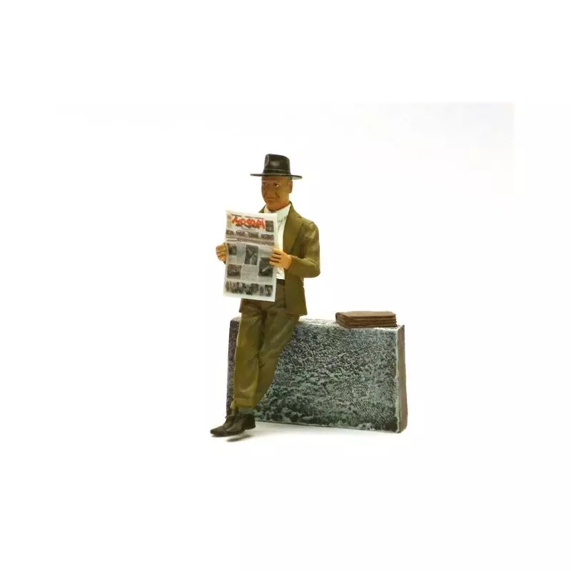 LE MANS miniatures Figurine E. Ferrari lisant le journal