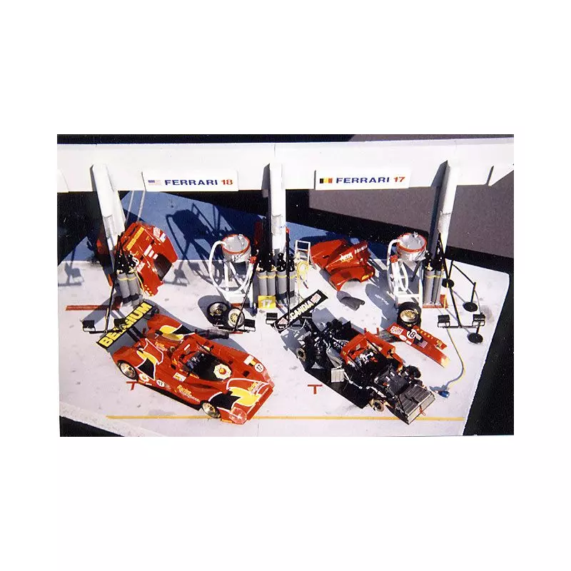 LE MANS miniatures Stand additionnel - Ferrari 333SP Le Mans 1996