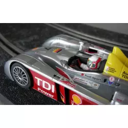 LE MANS miniatures Figure Driver Audi R10 TDI sit (with decal sets)
