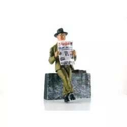 LE MANS miniatures Figure 1/18 Enzo Ferrari reading the newspaper