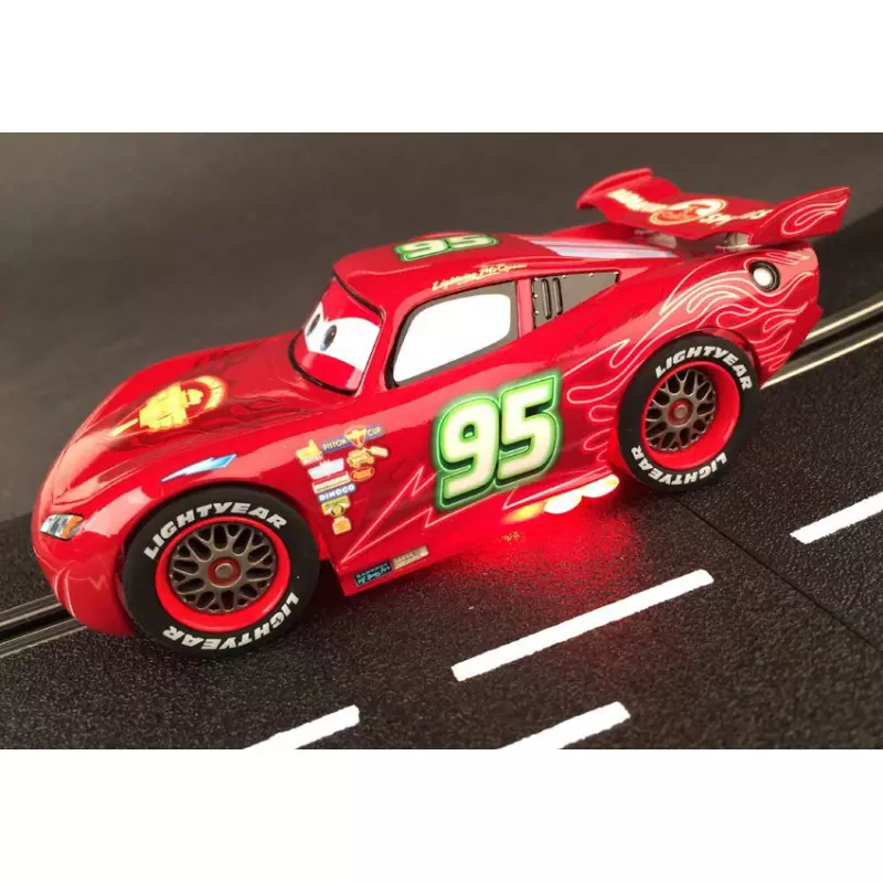 Carrera DIGITAL 132 30751 Disney/Pixar Cars Neon Lightning McQueen