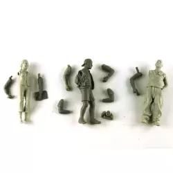 LE MANS miniatures Set of 3 figures (journalist, photograph & young people)