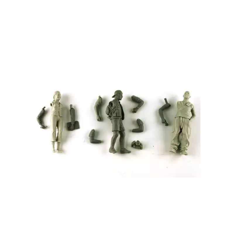 LE MANS miniatures Set of 3 figures (journalist, photograph & young people)