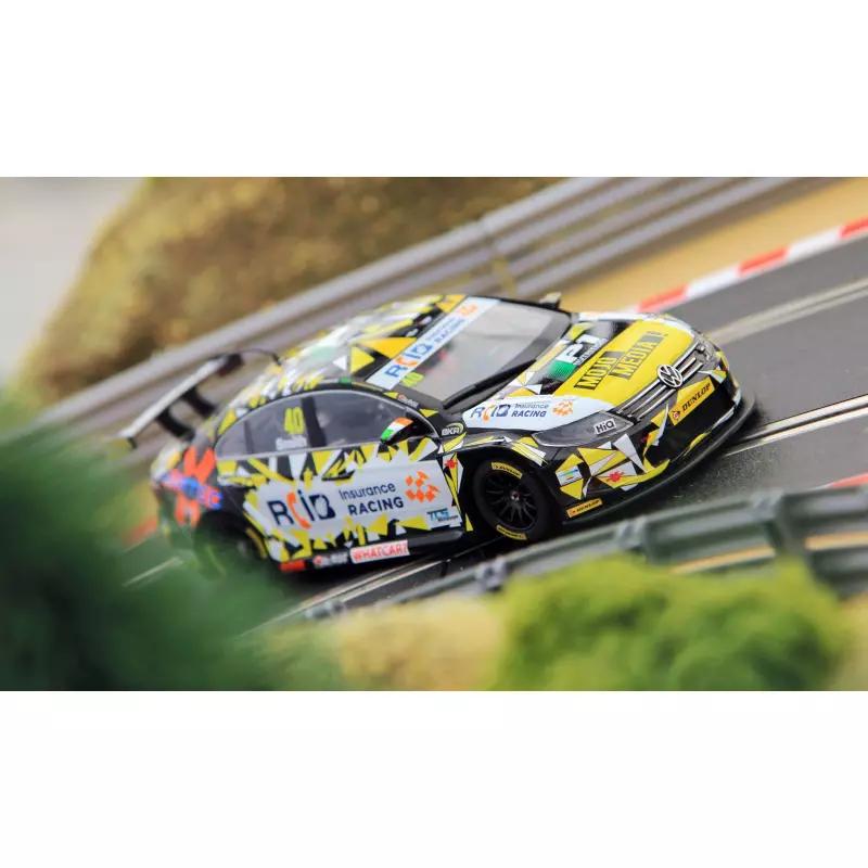 Scalextric C3864 BTCC VW Passat, Aron Smith