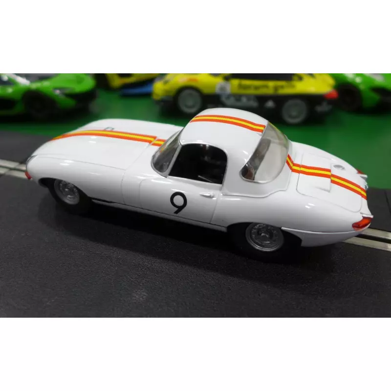 Scalextric C3890 Jaguar E Type 1965 Bathurst Bob Jane