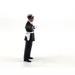 LE MANS miniatures Figurine Marcel indiquant la direction