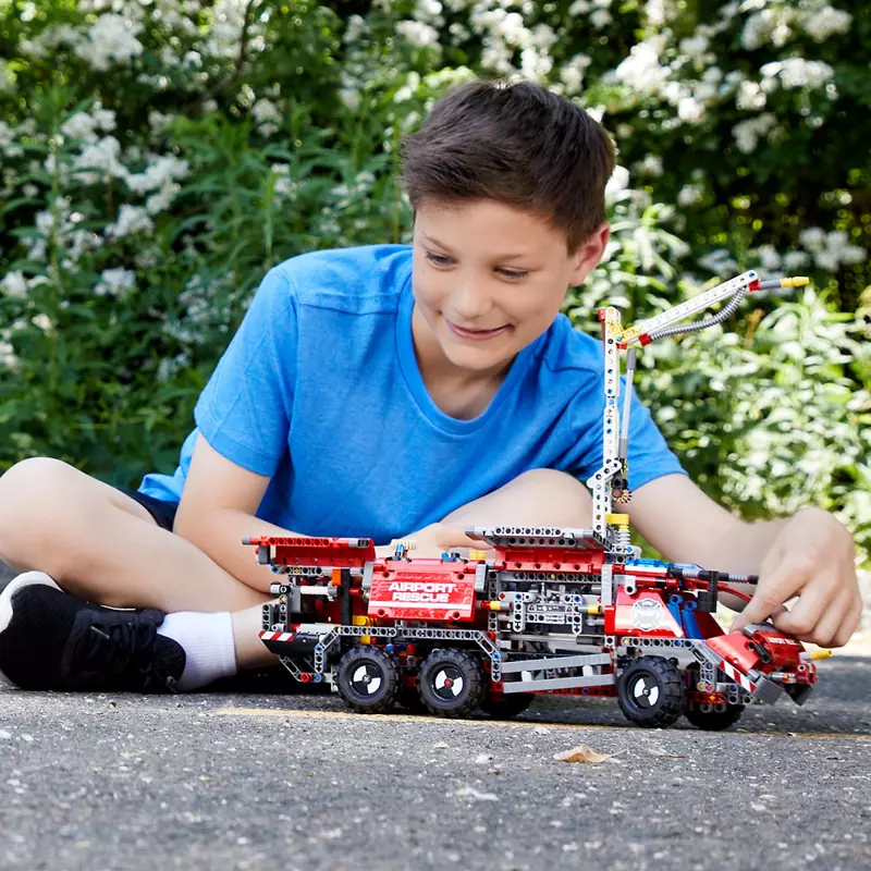 Lego technic airport rescue shop