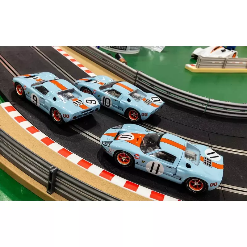 Scalextric C3896A Legends Ford GT40 LeMans 1968 - Gulf Triple Pack - Limited Edition