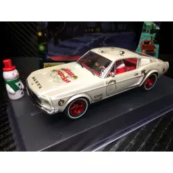 Pioneer P071 Mustang 390 GT Santa's 'Stang, Buttermilk White 2018 Christmas Edition