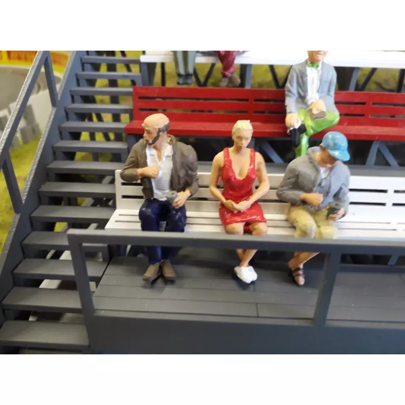  Slot Track Scenics Fig. 14 Seated spectators Pack A