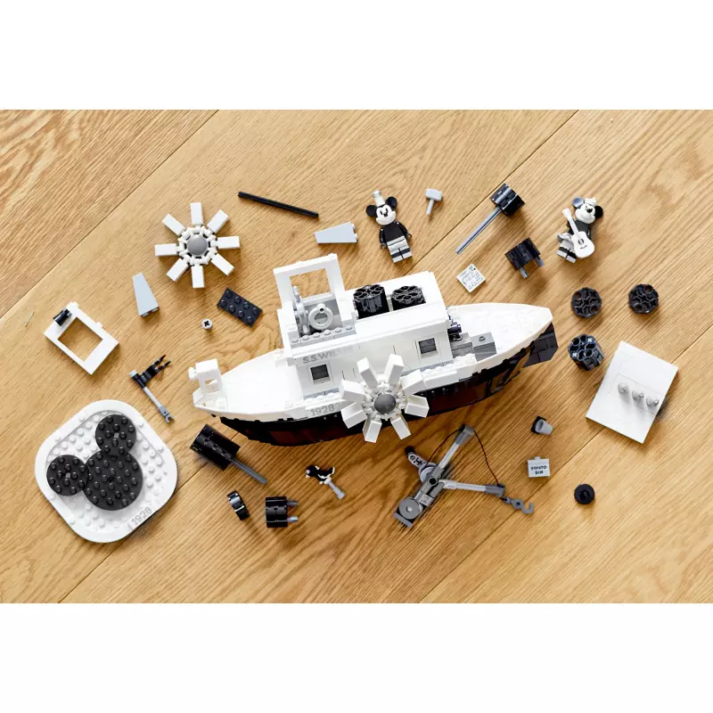 LEGO 21317 Steamboat Willie