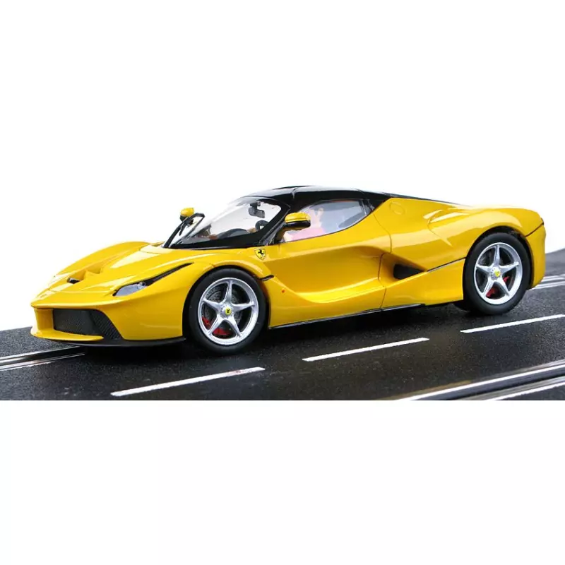 Carrera Evolution 27458 LaFerrari (Jaune)