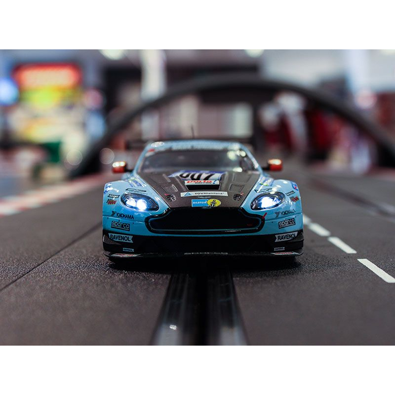 Carrera DIGITAL 132 30666 Aston Martin V12 Vantage GT3, Young Driver   - Slot Car-Union