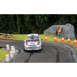 Slot Track Scenics Acc. 2 Cones and oil cans