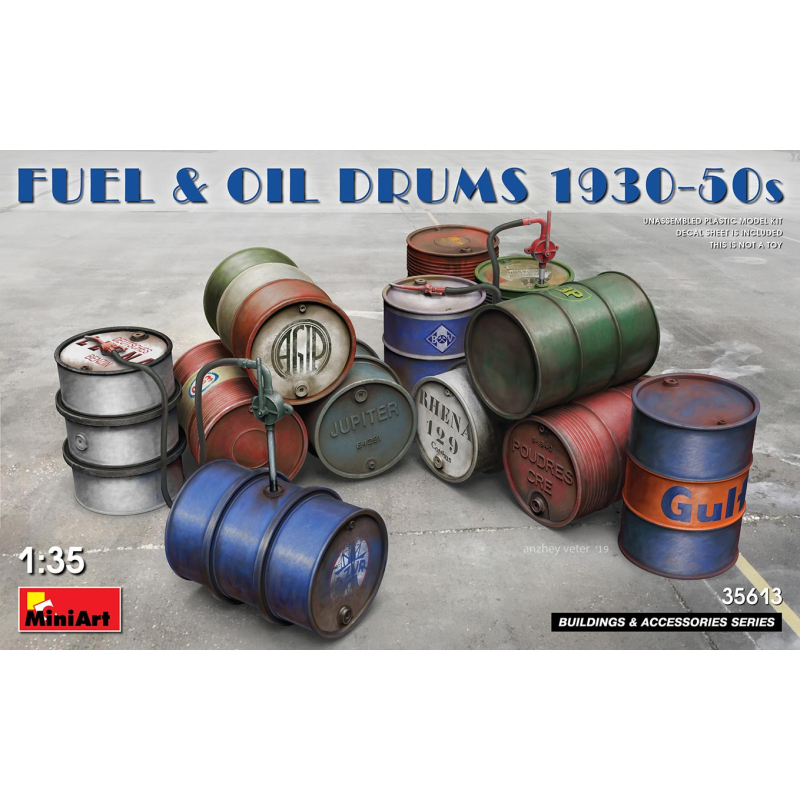                                     MiniArt 35613 Fuel & Oil Drums 1930-50s
