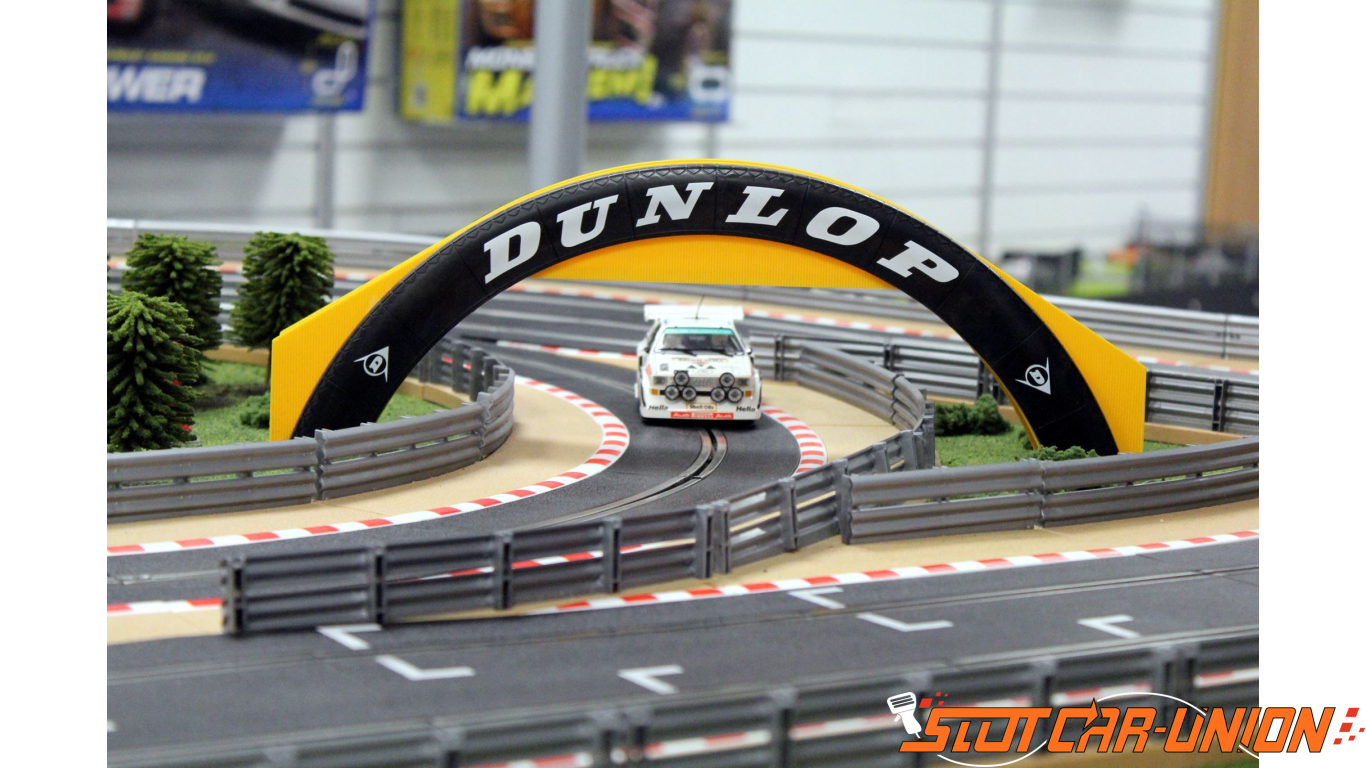 Scalextric C8332 Dunlop Bridge Footbridge Track Slot Car 1/32 