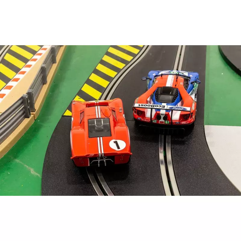 Scalextric C3893A Legends 50 Years of Le Mans Ford GT MKII & GTE