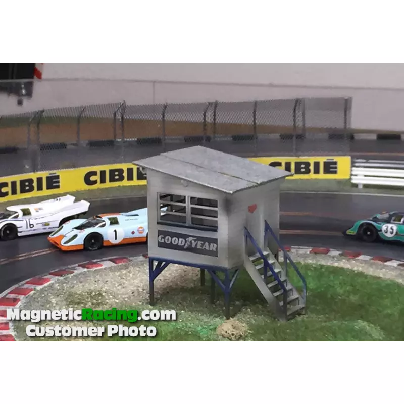Magnetic Racing 004 Reims-Gueux Marshal Hut (Pair)