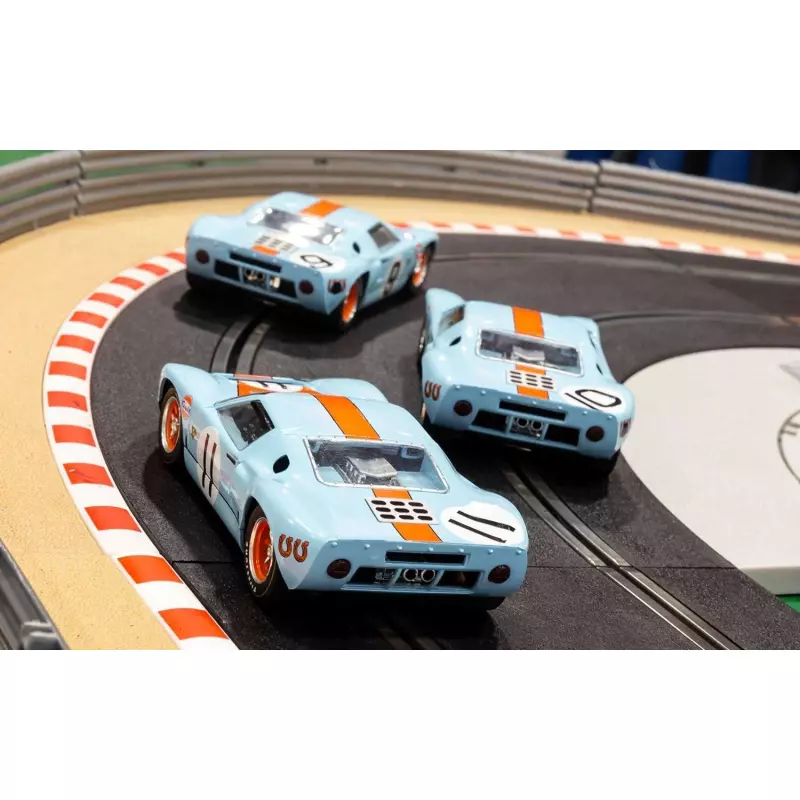 Scalextric C3896A Legends Ford GT40 LeMans 1968 - Gulf Triple Pack - Limited Edition