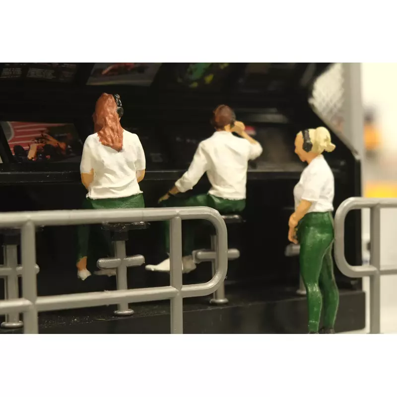  Slot Track Scenics Fig. 26 Pit Wall Figures Pack D