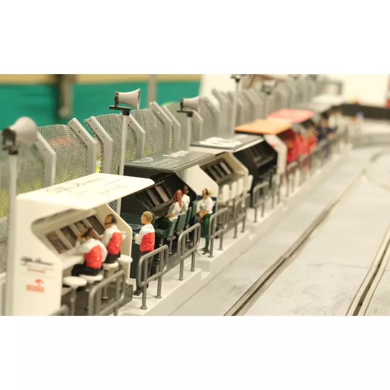 Slot Track Scenics Fig. 26 Pit Wall Figures Pack D