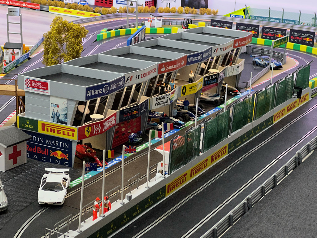Scalextric pit garage 2025